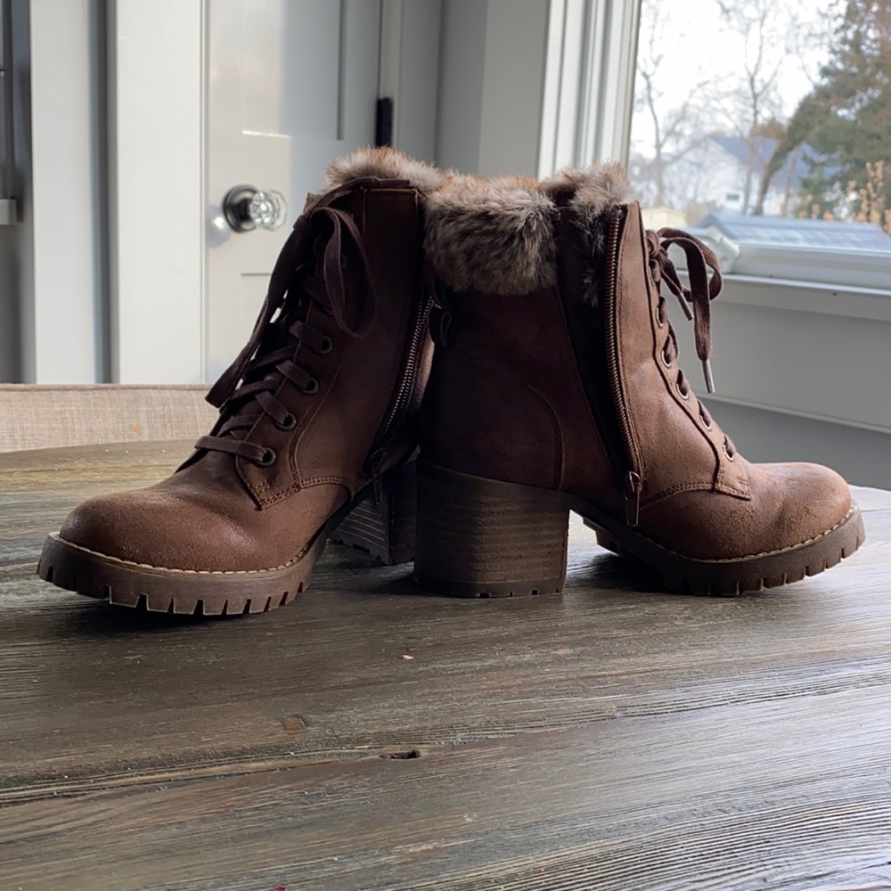 Steve Madden Fur Lace Up Boots Size 7